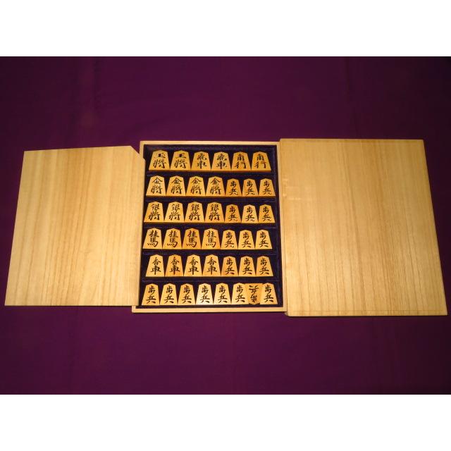 将棋駒 光希作源兵衛清安御蔵島黄楊赤柾彫将棋駒/新品桐平箱付 将棋駒 光希作源兵衛清安御蔵島黄楊赤柾彫将棋駒/新品桐平箱付