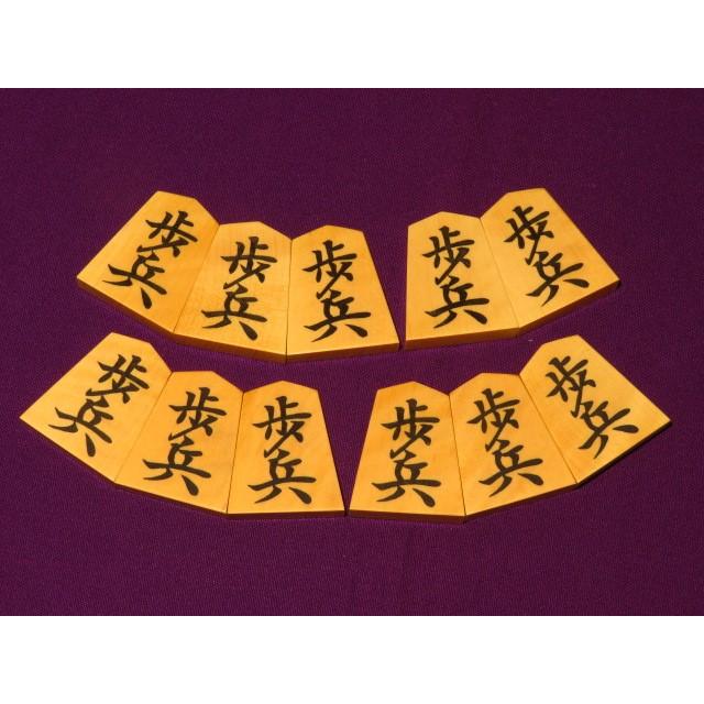 将棋駒 勝月作菱湖御蔵島黄楊虎斑彫埋将棋駒 新品/桐製平箱付 将棋駒 勝月作菱湖御蔵島黄楊虎斑彫埋将棋駒 新品/桐製平箱付