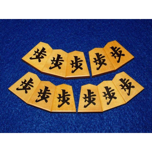 将棋駒 富月作一文字NHKタイプ島黄楊糸柾彫埋将棋駒 桐製平箱付 将棋駒 富月作一文字NHKタイプ島黄楊糸柾彫埋将棋駒 桐製平箱付