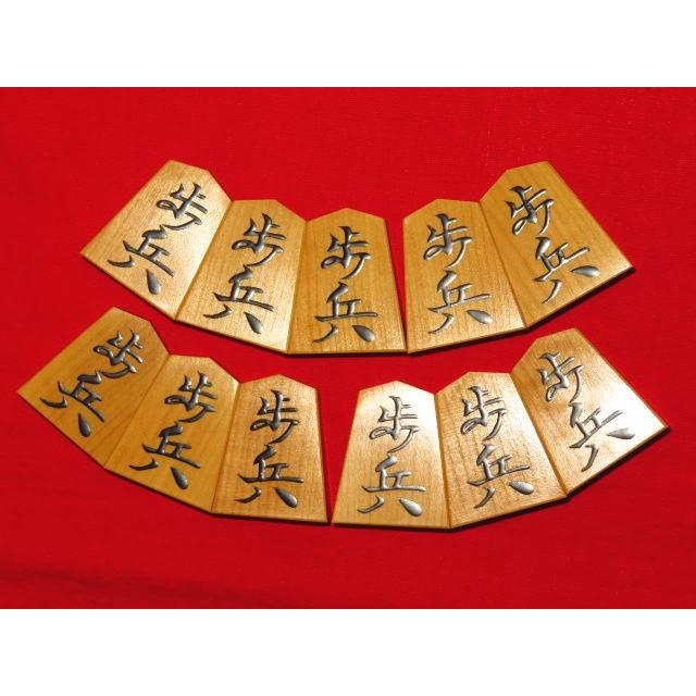 将棋駒 美玉作宸筆錦旗島黄楊赤柾盛上将棋駒 新品/桐平箱付(KS350 