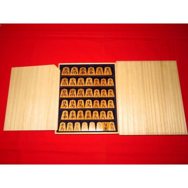 将棋駒 美玉作宸筆錦旗島黄楊赤柾盛上将棋駒 新品/桐平箱付(KS350 