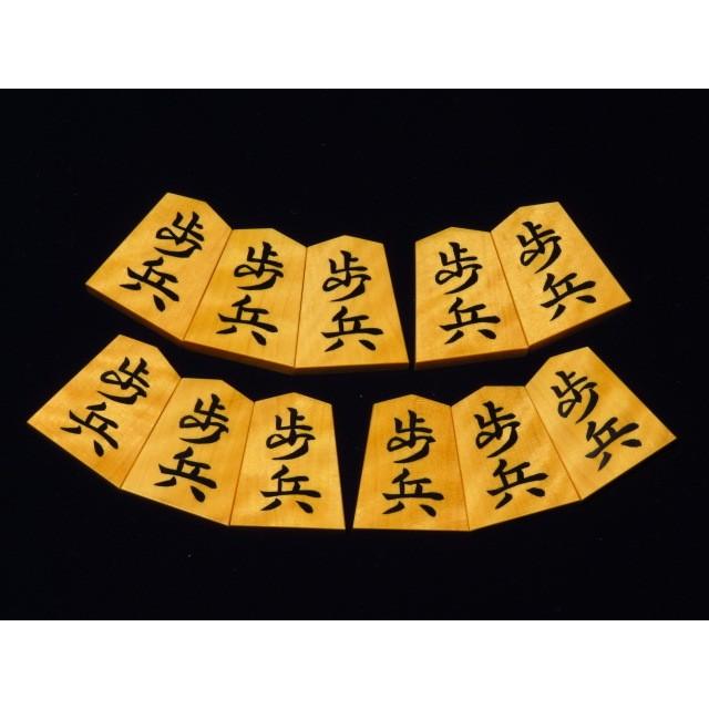 将棋駒 大竹竹風作錦旗島黄楊虎斑彫埋将棋駒 新品/桐製平箱付(KS367