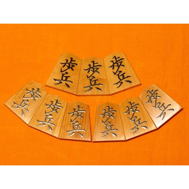 「人气商品」 将棋駒　美玉作菱湖島黄楊赤柾盛上将棋駒　新品/桐平箱付(KS409) 【JSB2036705019】(73950円)