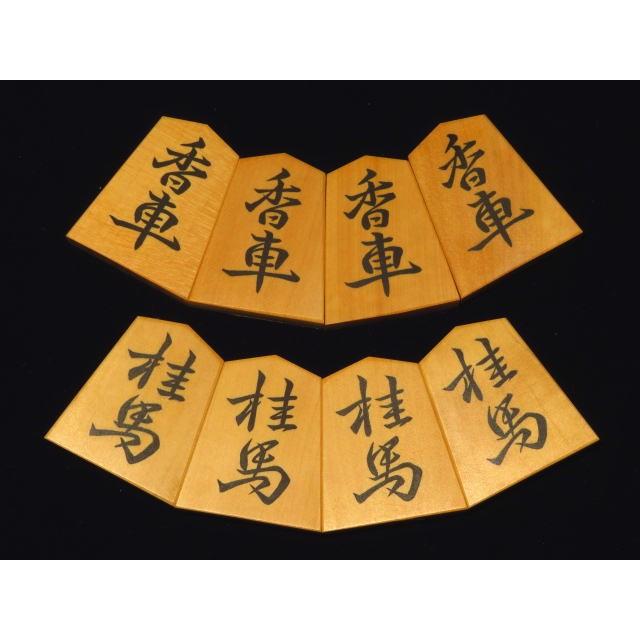 「人气商品」 将棋駒　東泉作王義之島黄楊斑入柾目彫埋将棋駒/新品 桐平箱付(KS440) 【HOV8592990529】(31200円)