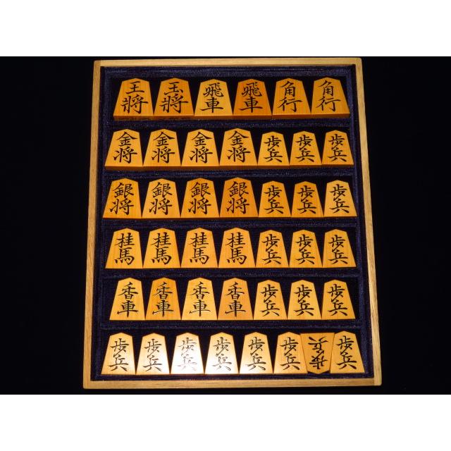 【新版】 将棋駒　寉峯作菱湖島黄楊赤柾盛上将棋駒　新品　桐製平箱付（KS459) 【GM2900133196】(105300円)