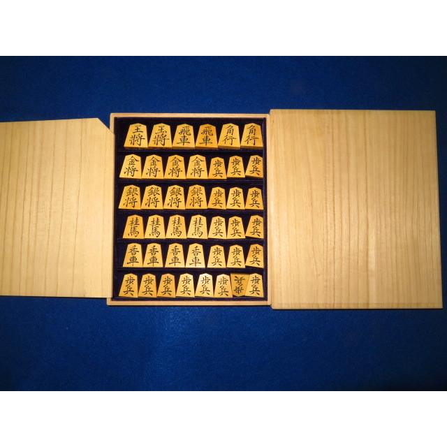 将棋駒 蒼苑作菱湖島黄楊斑入上柾目彫将棋駒 新品/桐平箱付(KS497