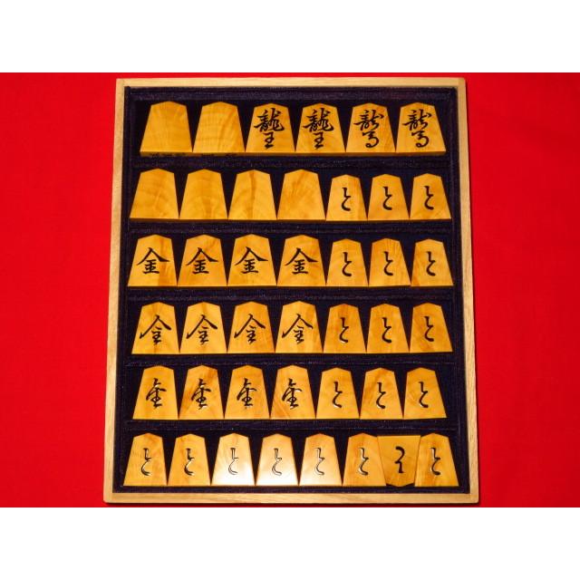 将棋駒 友生作菱湖薩摩黄楊孔雀杢盛上将棋駒/新品桐平箱付(KS529