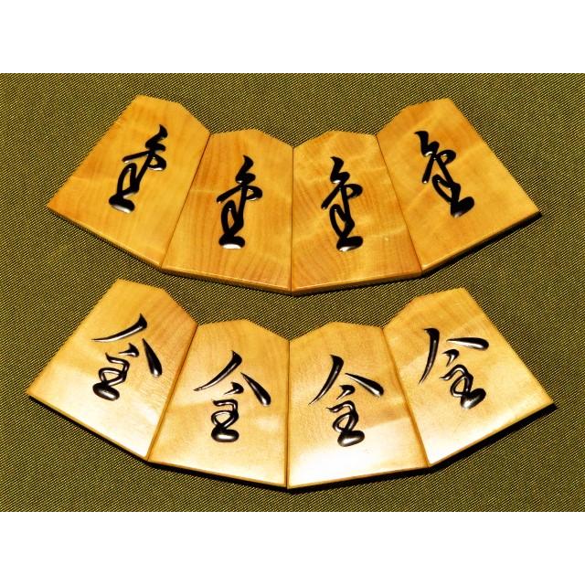 将棋駒 江陽作錦旗島黄楊銀目杢盛上将棋駒/桐製平箱付 新品 将棋駒 江陽作錦旗島黄楊銀目杢盛上将棋駒/桐製平箱付 新品