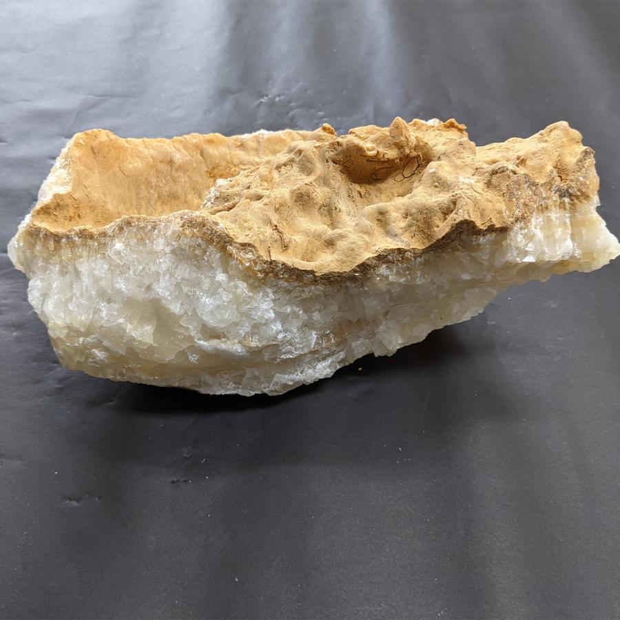 鍾乳石 国産(岡山県新見市) / 長さ25cm・4.3kg 天然石 結晶 銘 鍾乳石 国産(岡山県新見市) / 長さ25cm・4.3kg 天然石 結晶 銘