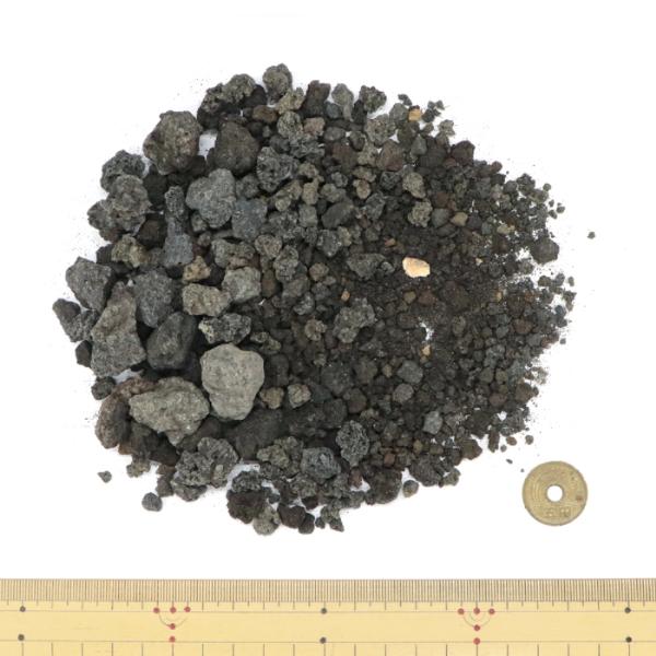 溶岩砂利 ブラック 0-20mm 300kg (10kg×30袋) / 送料込み セット 熔岩
