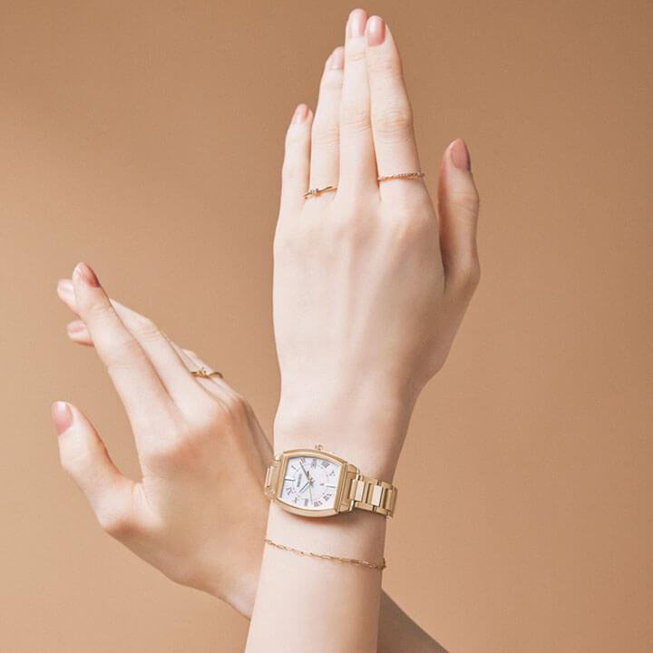 【極美品】SEIKO ルキア 腕時計 電波ソーラー トノー型 1Pダイヤ シェル Standard Collection SEIKO LUKIA セイコー ルキア アイ