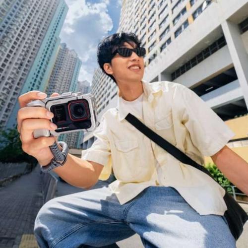 Insta360 Insta360 Ace Pro2 ミッドナイトブラック グリップ:ムーンライトシルバー ストリート撮影キット デュアルバッテリー CINSBBGA-ACEPRO246_2