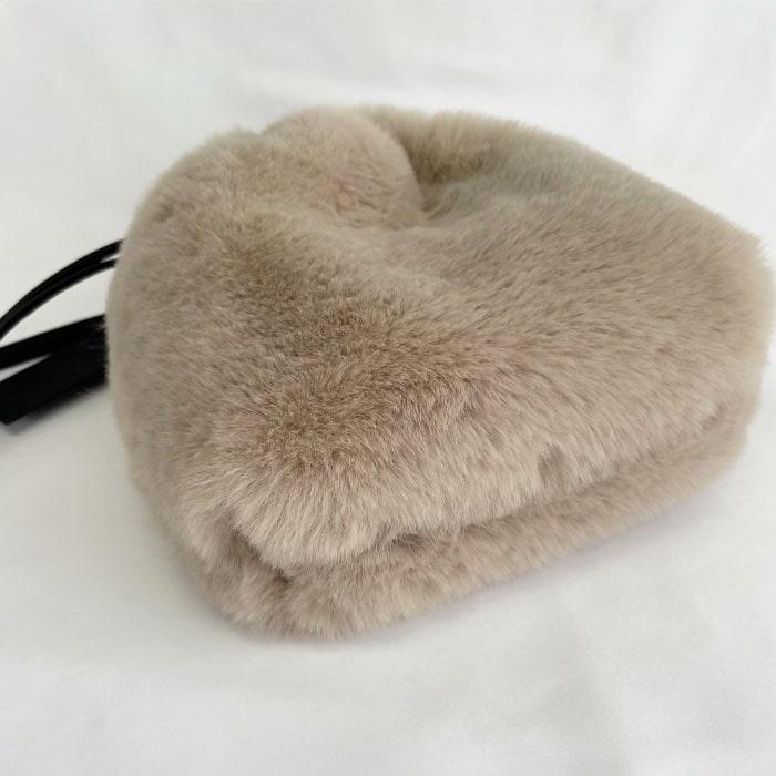 ハンドメイド　ファーショルダーバッグ　オフホワイト fifth フェイクファーショルダーバッグ | 人気レディース