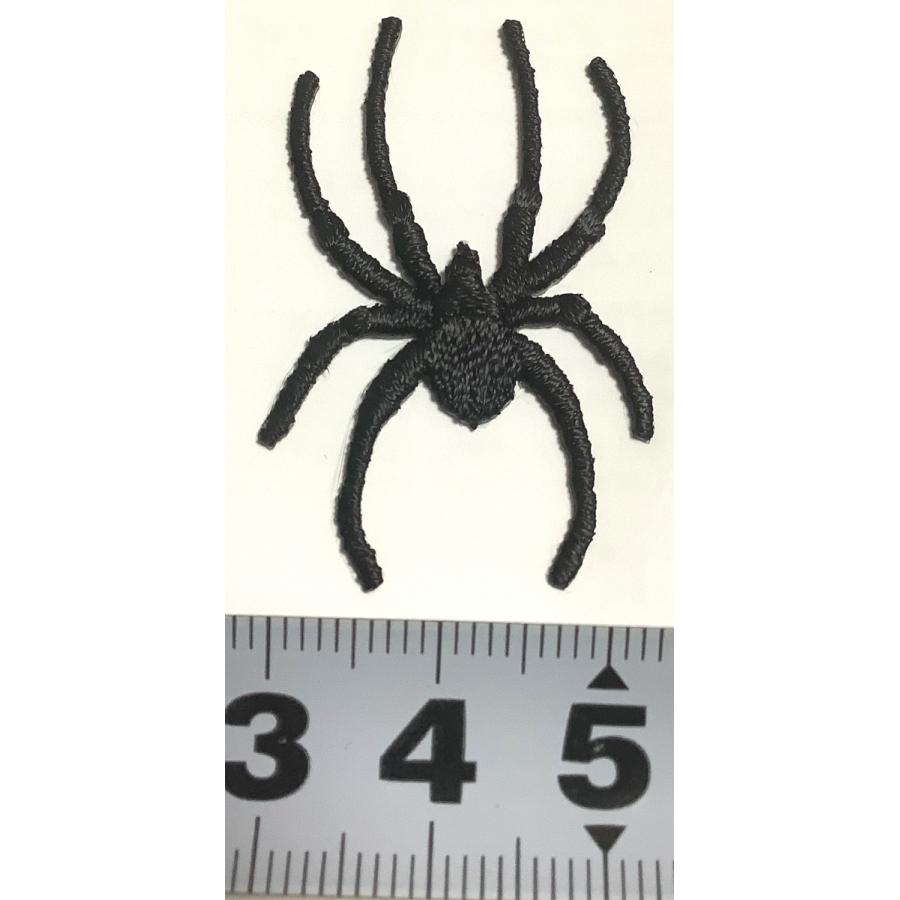 アイロン接着ワッペン 蜘蛛 黒 本体サイズ 約w25mm H43mm ムカラ刺繍 Mkm035 07 特殊素材問屋 通販 Yahoo ショッピング