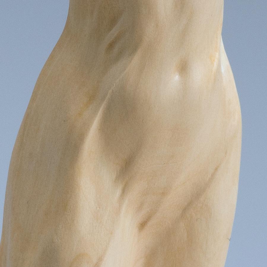 高さ23cm 本黄楊 一木彫り 彫刻 「 魅せられて 」 美人 女性像 天然木