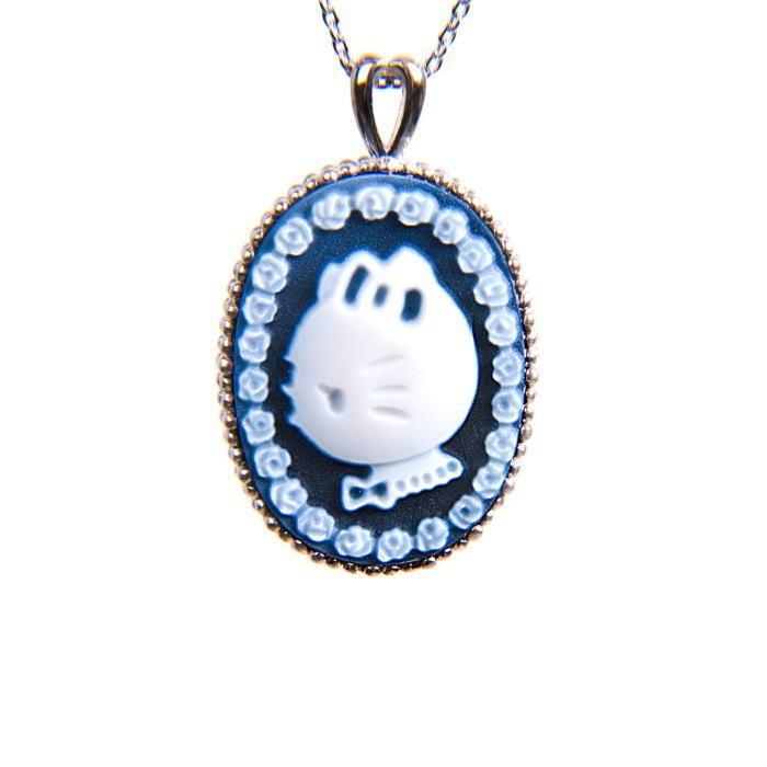 ハローキティ カメオ ペンダント 『横顔ハローキティーと薔薇のリース』 ［キティ］［プレゼント］［ネックレス］［ジュエリー］［天然石メノウ］