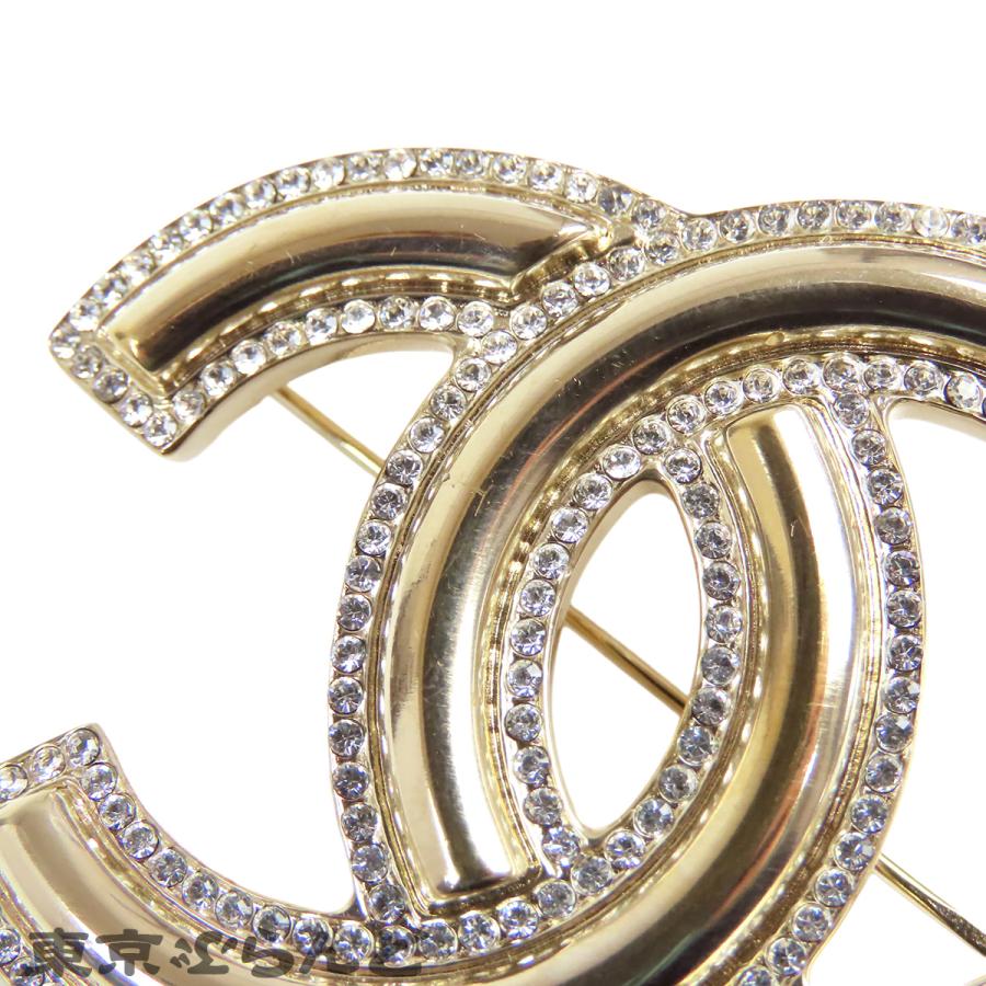 CHANEL ブローチ ゴールド ラインストーン　新品未使用 CHANEL（シャネル） ブローチ ゴールド メタル ラインストーン ココ
