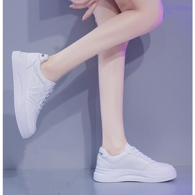 新品未使用箱付き！illumi walk 美ボディスタイル ウォーキングシューズ 新品未使用箱付き！illumi walk 美ボディスタイル ウォーキング