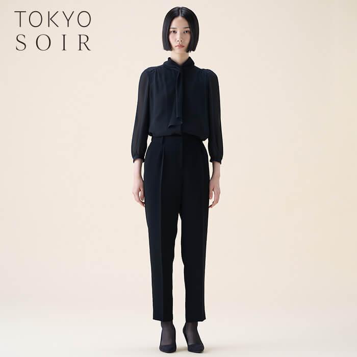 喪服 レディース ブラックフォーマル 東京ソワール ３点セット パンツ 婦人スーツ 礼服 黒 女性 ウォッシャブル 洗える ボウタイ シンプル 50代 60代 7408100の画像