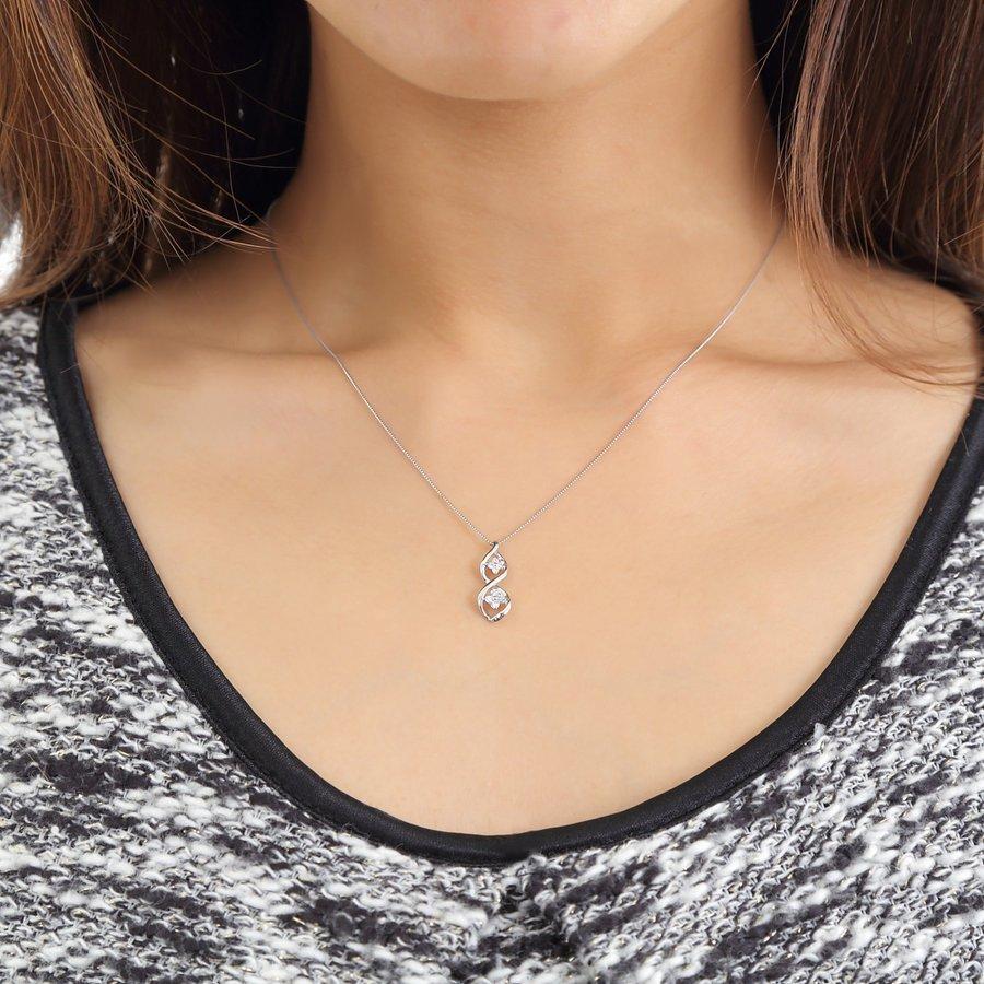 プラチナ900　ダイヤモンド　ネックレス 　ダブルフラワーの画像
