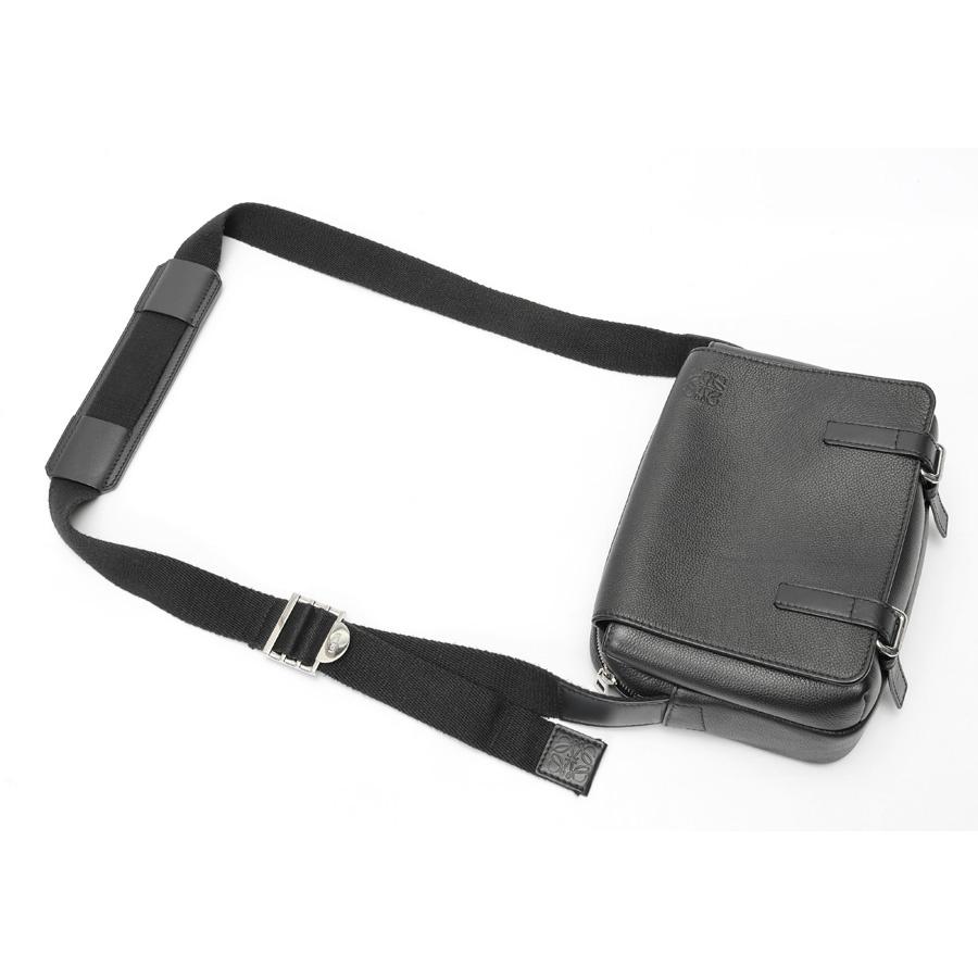 【美品】LOEWE ブラック ショルダーバッグ　ミリタリーメッセンジャー LOEWE（ロエベ） ミリタリー メッセンジャーバッグ / ショルダーバッグ
