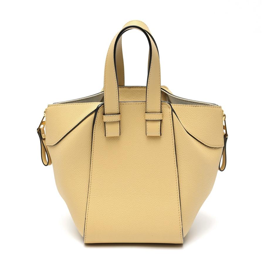 ロエベ / LOEWE　ハンモック バッグ コンパクト / ショルダーバッグ　 A538H13X03　ソフトグレインカーフ　イエローベージュ系 【中古】 商品番号 E-158851 LOEWE（ロエベ） ハンモック バッグ コンパクト A538H13X03 イエロー