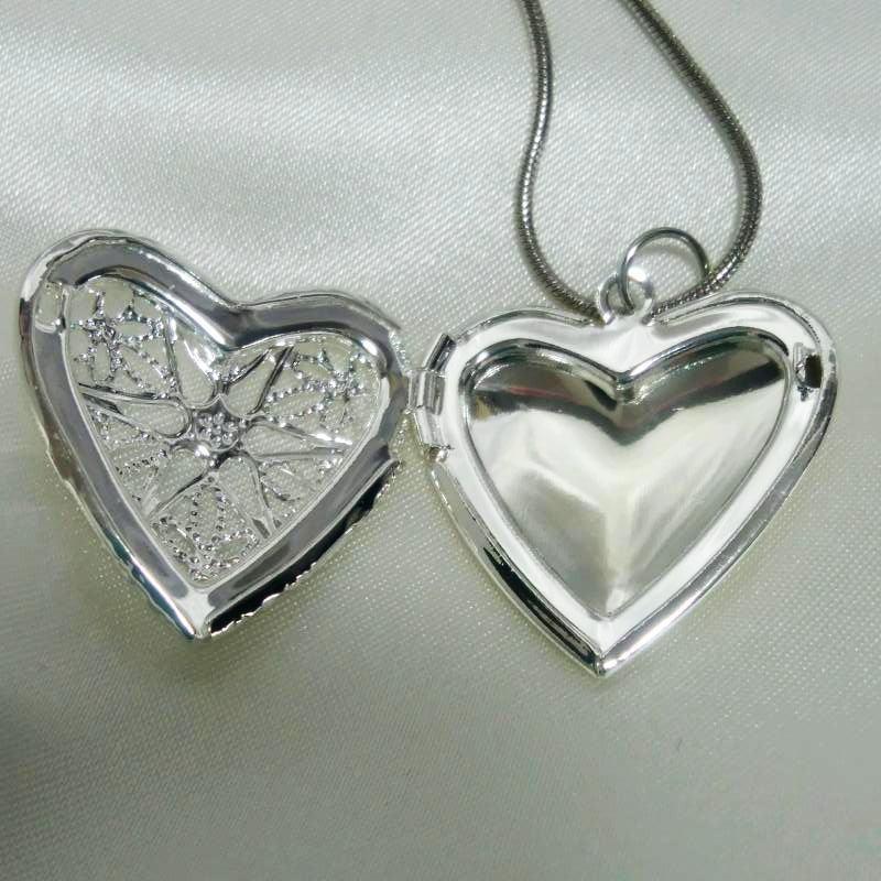 ロケットペンダント ハート 透かし模様 ロケットネックレス