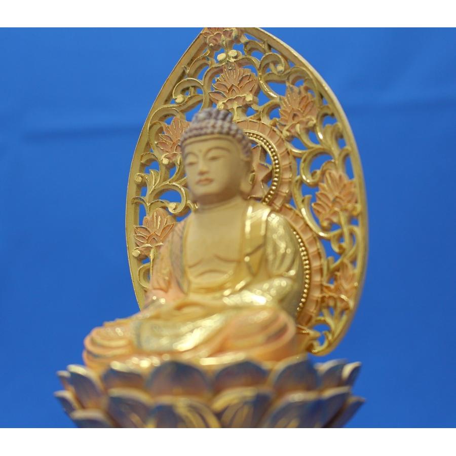 木彫仏像 釈迦如来座像草光背2.0寸桧木低丸台彩色 : 11100s : トモエの 