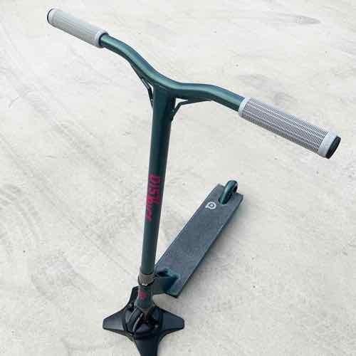 フリースタイルスクータープロモデル　DISTRICT ディストリクト　C50 リトマスグリーン 身長150~175cm　キックボードスタントトリック