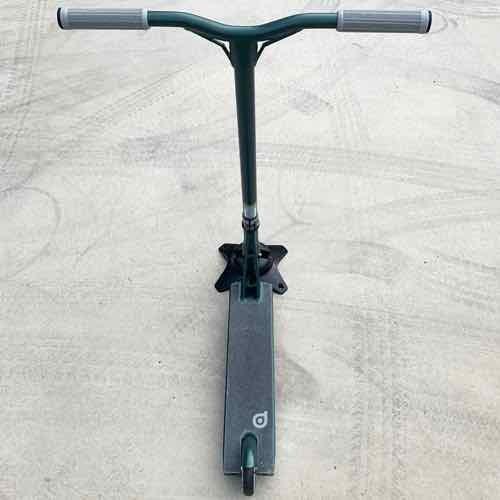 フリースタイルスクータープロモデル　DISTRICT ディストリクト　C50 リトマスグリーン 身長150~175cm　キックボードスタントトリック 