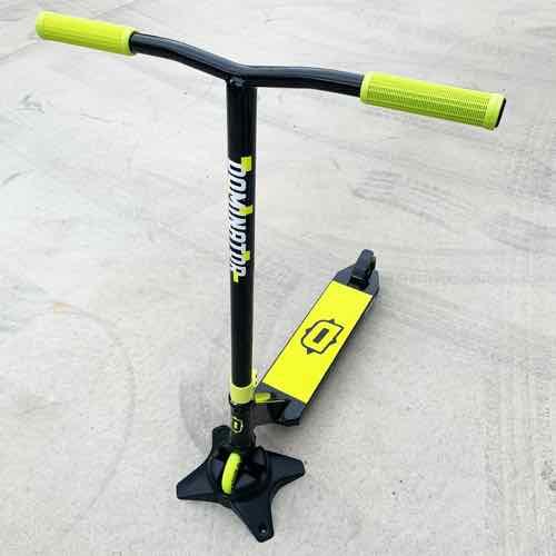 2026年 フリースタイルスクーター入門モデル　DOMINATOR ドミネーター　SNIPER スナイパー イエロー 身長130~175cm　キックボードスタントトリック 【Q2095326984】(13090円)