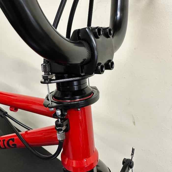 組立発送】TNB Plug14 グロスレッド 【BMX】【フラット】【キッズ