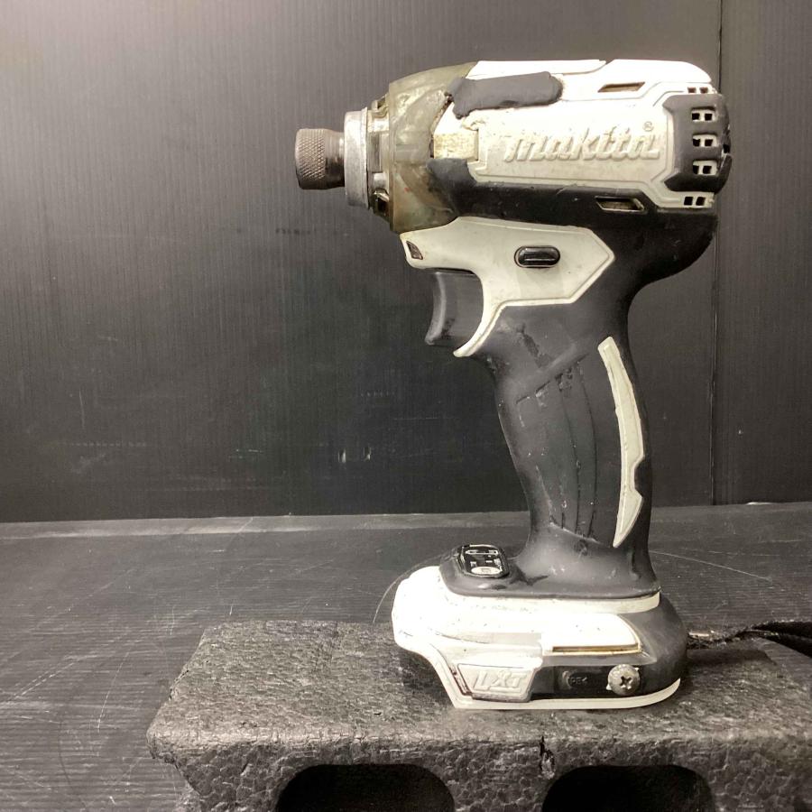makita TD136DZ 充電式インパクトドライバ本体＋ケース(軸ブレあり 