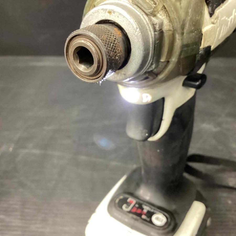 makita TD136DZ 充電式インパクトドライバ本体＋ケース(軸ブレあり 