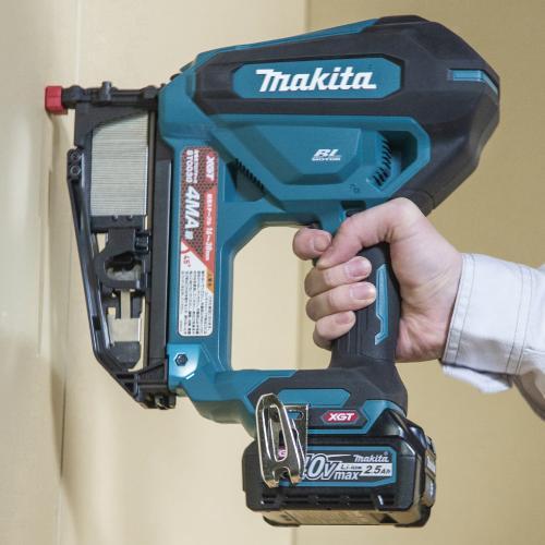 マキタ（makita） 40Vmax 充電式フロアタッカ ST003GZ 本体のみ
