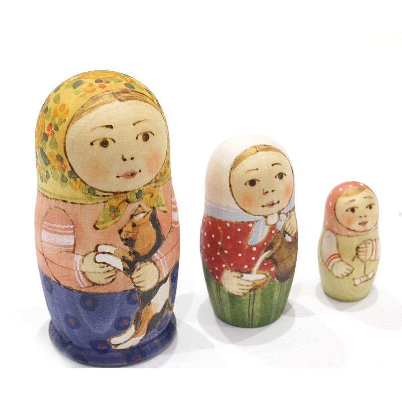 ロシア　オリガ・ロバノワ作　マトリョーシカ（3P）　MAT-103 |  | 01