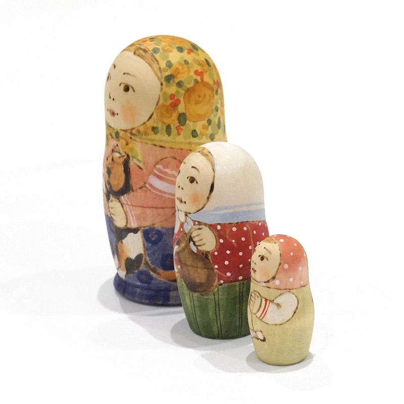ロシア　オリガ・ロバノワ作　マトリョーシカ（3P）　MAT-103 |  | 02