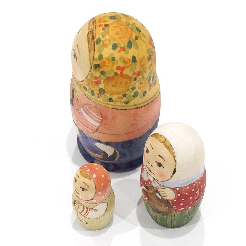 ロシア　オリガ・ロバノワ作　マトリョーシカ（3P）　MAT-103 |  | 04