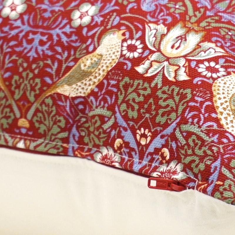 Morris Collection クッションカバー（45cm） いちご泥棒/レッド MCC-STRD |  | 02