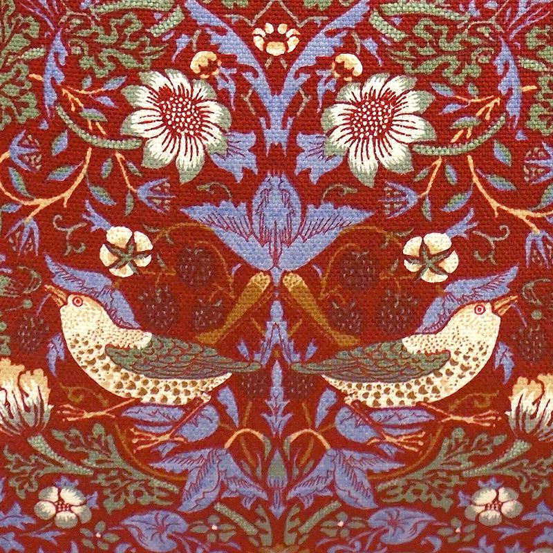 Morris Collection クッションカバー（45cm） いちご泥棒/レッド MCC-STRD |  | 03