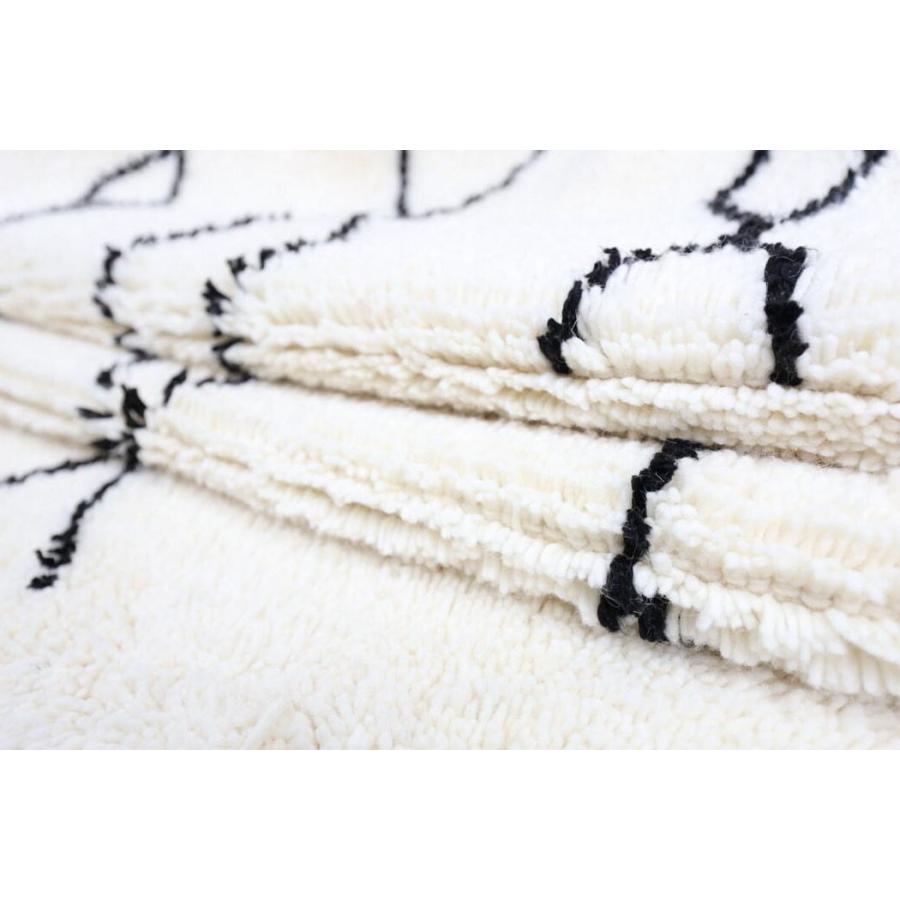 モロッコ手織り絨毯　ベニワレン（Beni Ouarain）　173ｘ123cm　MRB180-01 |  | 02