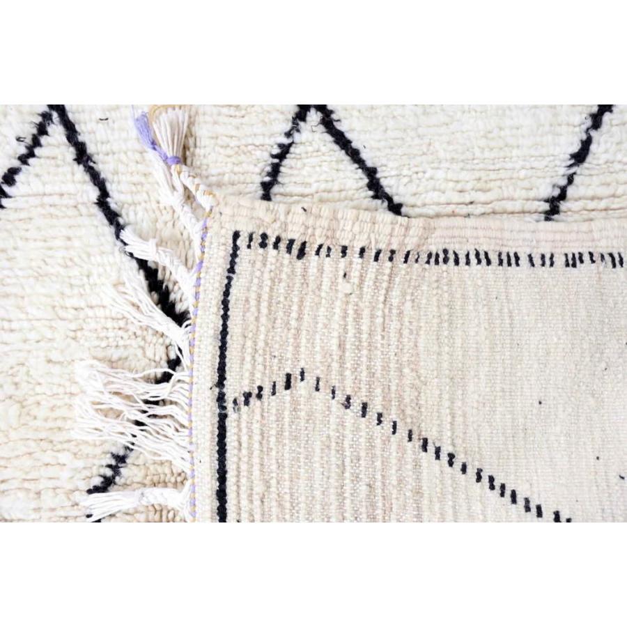 モロッコ手織り絨毯　ベニワレン（Beni Ouarain）　205ｘ130cm　MRB200-01 |  | 08