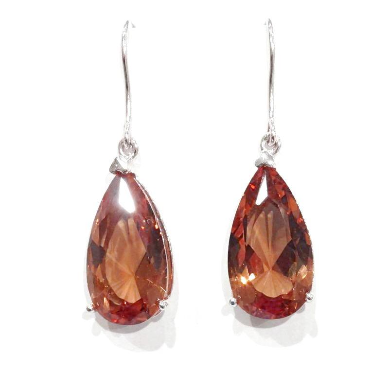 光によってカラーチェンジ！ズルタナイトのピアス　SV-E-ZN-DRPL | 