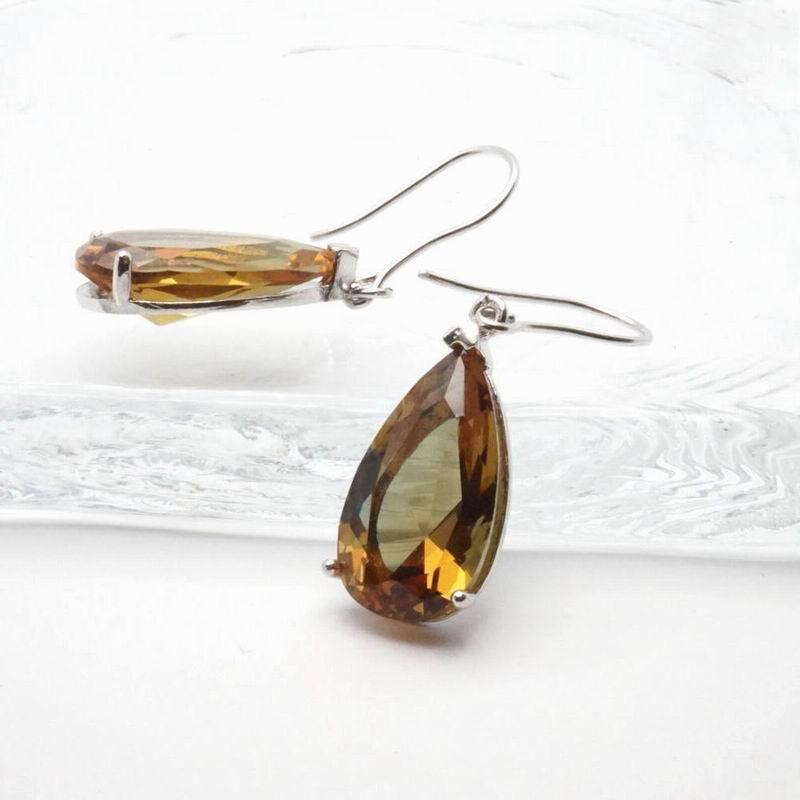 光によってカラーチェンジ！ズルタナイトのピアス　SV-E-ZN-DRPL |  | 03