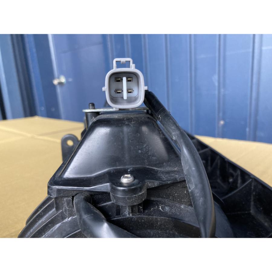 アウトレット 新車外し 小糸製作所(KOITO) 電球式3連テールランプ L/R 