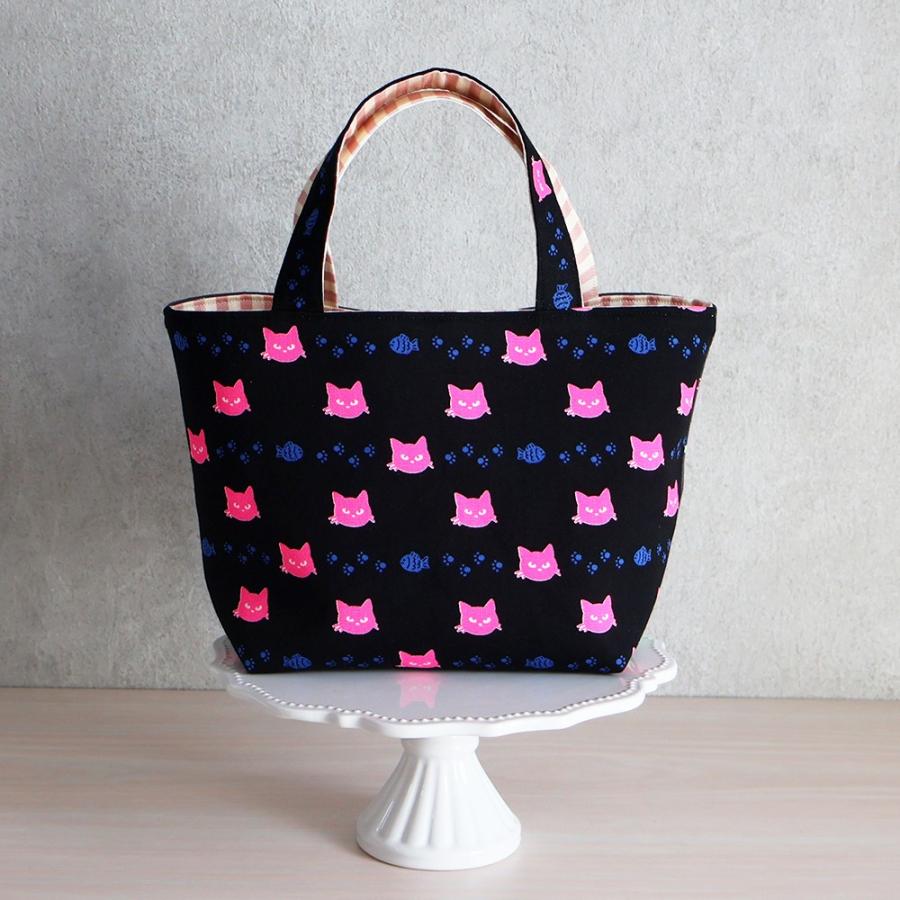 生地 布 蛍光顔料プリント ネオンキャット フェイス柄 肉球 魚  NEON CAT オックス 綿100% 約110cm幅 ゆうパケット2ｍ対応 10cm単位価格 |  | 10