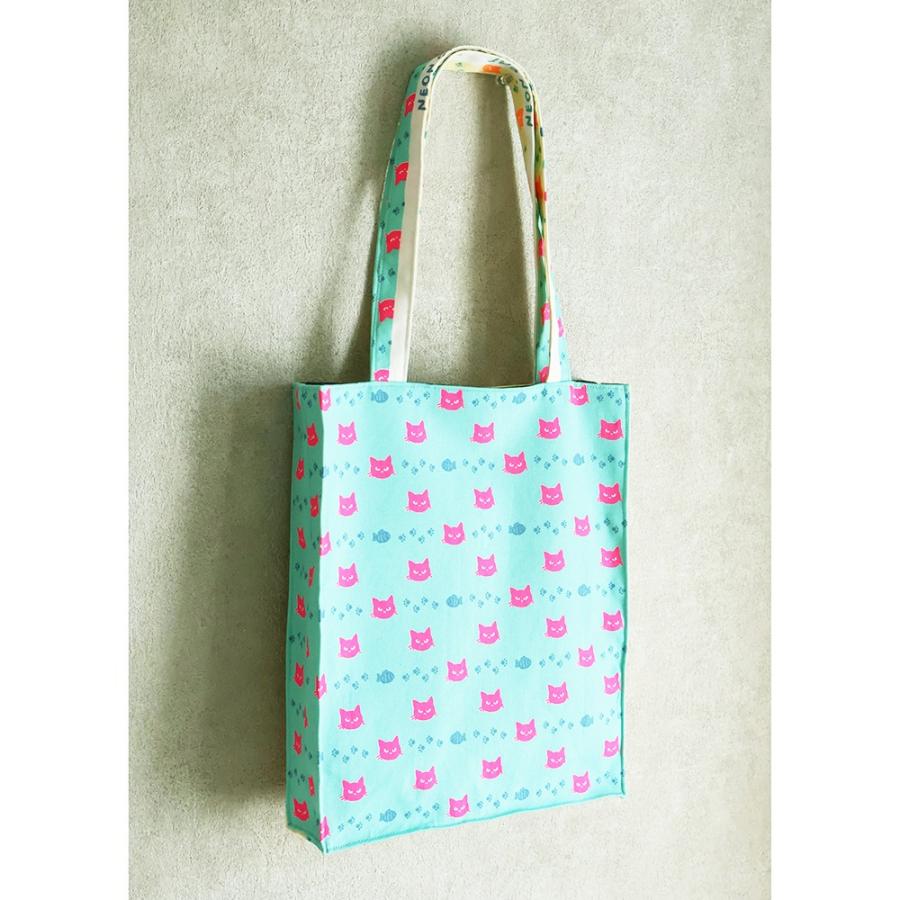 生地 布 蛍光顔料プリント ネオンキャット フェイス柄 肉球 魚  NEON CAT オックス 綿100% 約110cm幅 ゆうパケット2ｍ対応 10cm単位価格 |  | 09