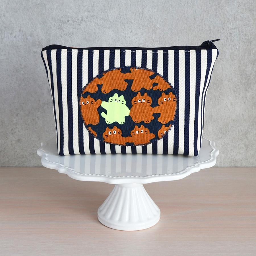 生地 布 蛍光顔料プリント メロウフレンズ 猫 MELLOW FRIENDS オックス 綿100% 約110cm幅 ゆうパケット2ｍ対応 10cm単位価格 |  | 13