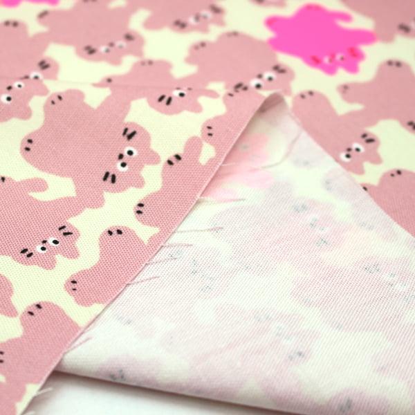 生地 布 蛍光顔料プリント メロウフレンズ 猫 MELLOW FRIENDS オックス 綿100% 約110cm幅 ゆうパケット2ｍ対応 10cm単位価格 |  | 06