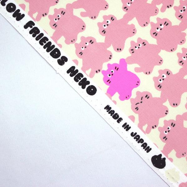 生地 布 蛍光顔料プリント メロウフレンズ 猫 MELLOW FRIENDS オックス 綿100% 約110cm幅 ゆうパケット2ｍ対応 10cm単位価格 |  | 07